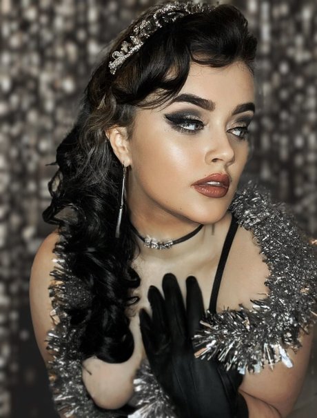 mechedaily erotic model image