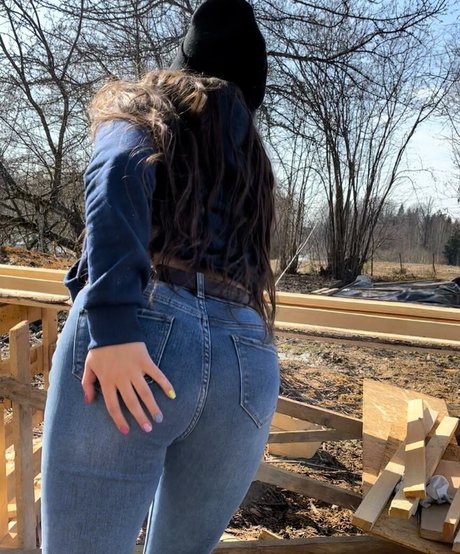 camillaisbored art model pics