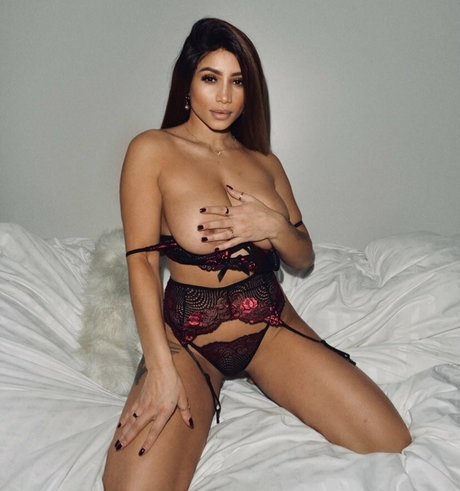 Kayleigh Morris model hot photo