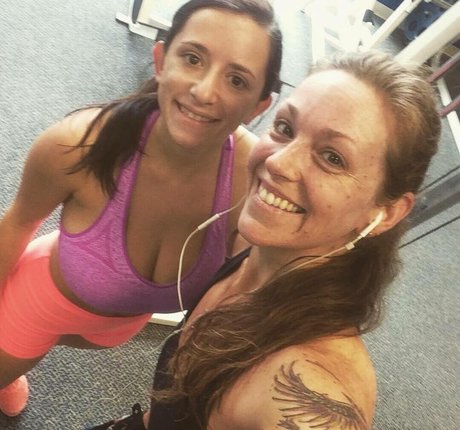 Sarah H naked model gallery