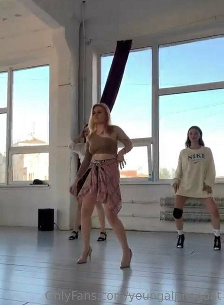 youngalphagoat top actress gallery