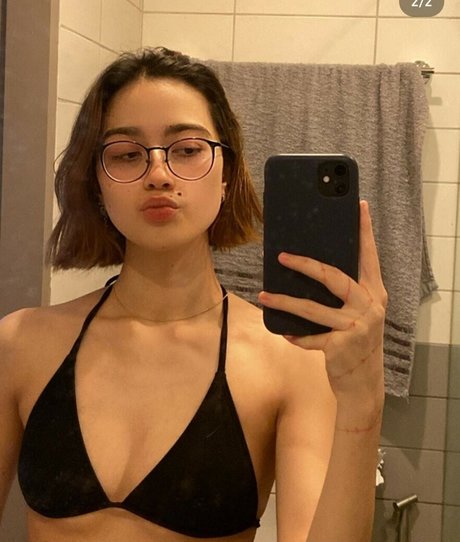 Alexiasav beautiful pornstar pictures