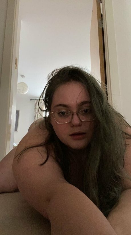 thescottishegirl star naked picture