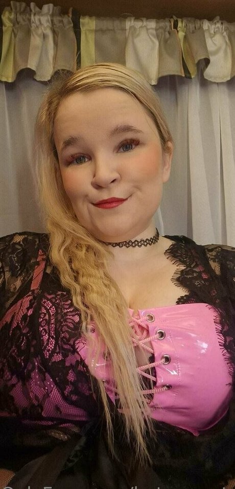 hot secrets model nude photos