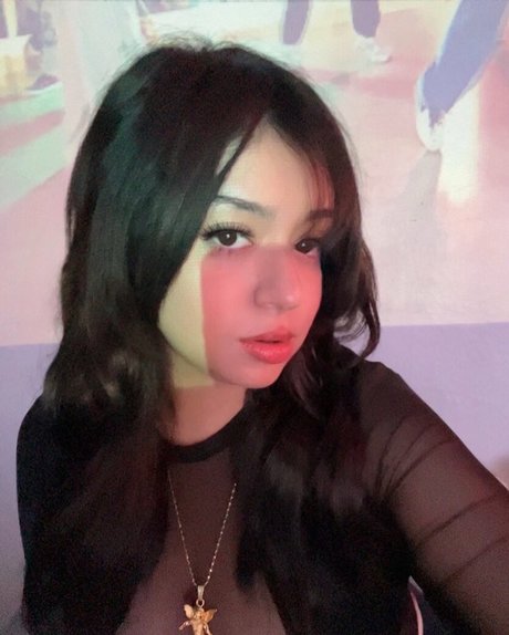 escieh hot actress images