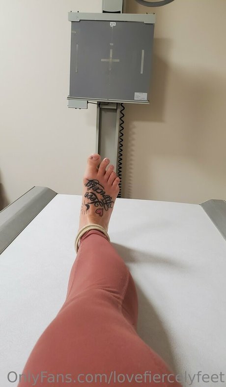 lovefiercelyfeet porn model galleries