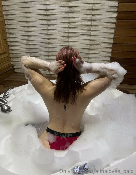 Alina Lovee model beautiful pic