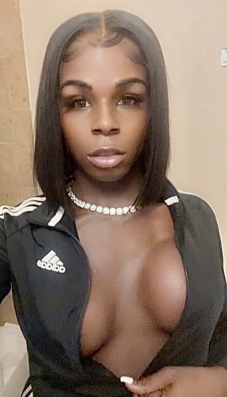 Carmen Brown model erotic picture