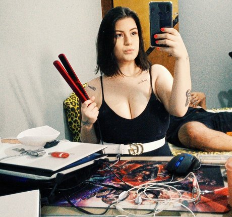 Cyntia K sexy actress img