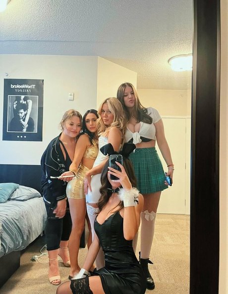 Alana Z model perfect photos