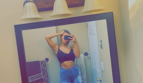 Livipip naked model pictures