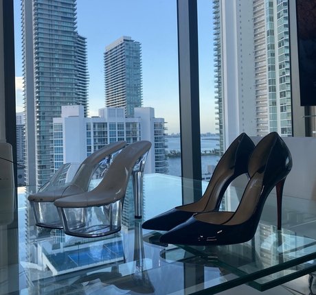 Maya Bensinger pornographic star img