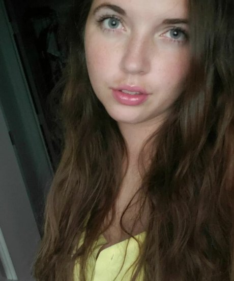 Lisa ASMR model perfect photo