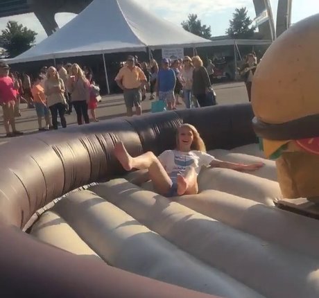 Sydney Poniewaz model beautiful img