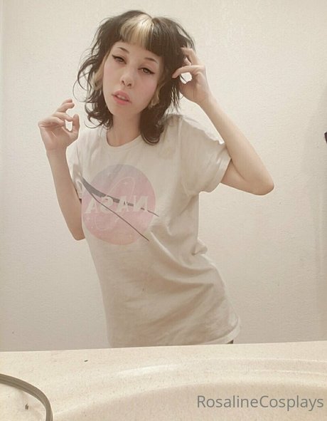 rosalinechan model naked image