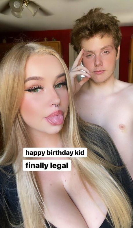 Hailey F model naked picture