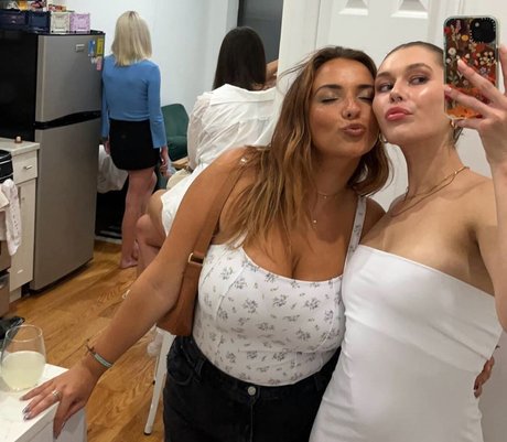 Emily E pretty actress image