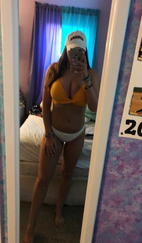 Hannah V model pretty archive