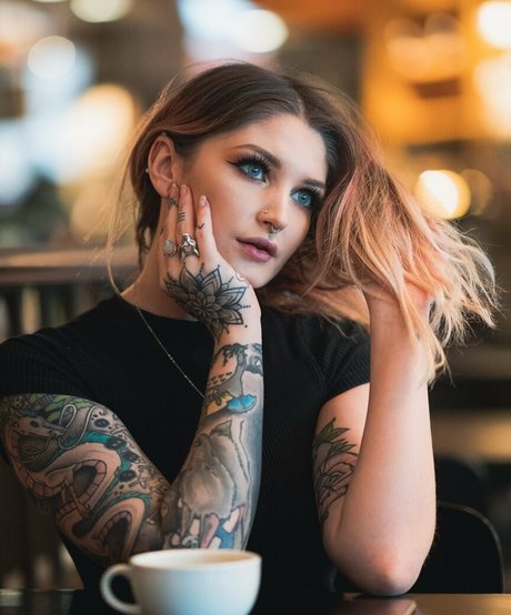 akiramaisuicide hd model pic