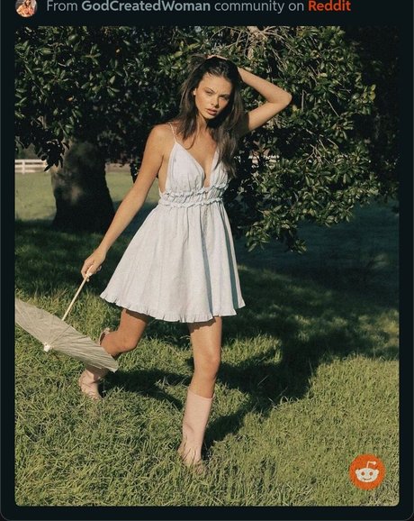 Meika Woollard top model gallery