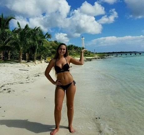 Shaylee Starr hd model image