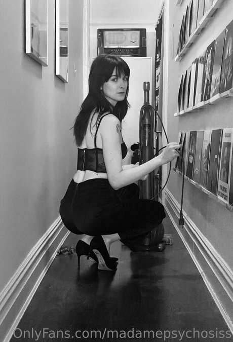 Madamepsychosiss model nude image