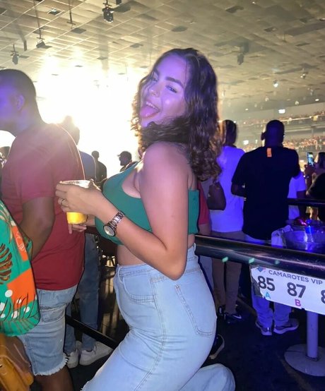 Alice M model nude pictures