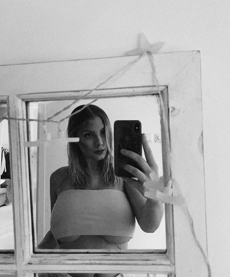 Stina pretty star img