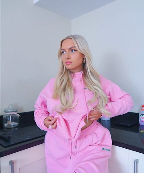 Beth Riva hot pornstar img