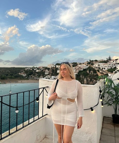 Beth Riva beautiful model photos