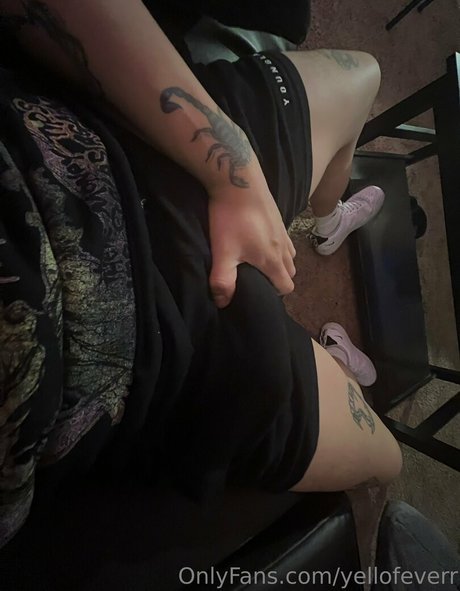 yellofeverr star nude image