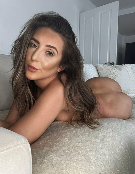 tia love erotic actress galleries