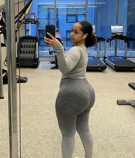 Meskyk nude model picture