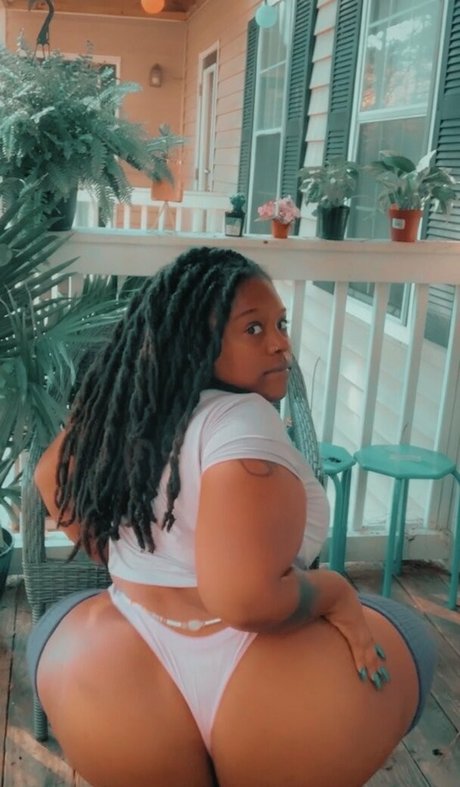 thefamouspeachesandcream porn model image