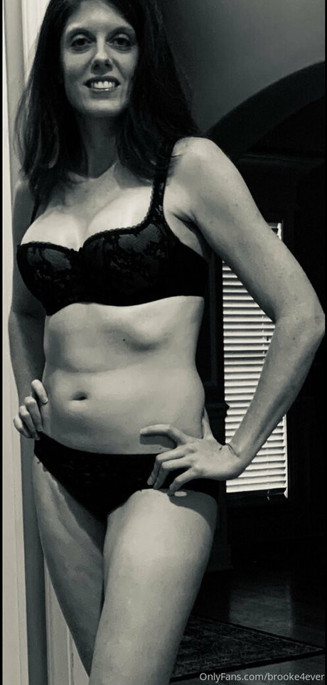 bustybrooke1 pornstar high quality photo