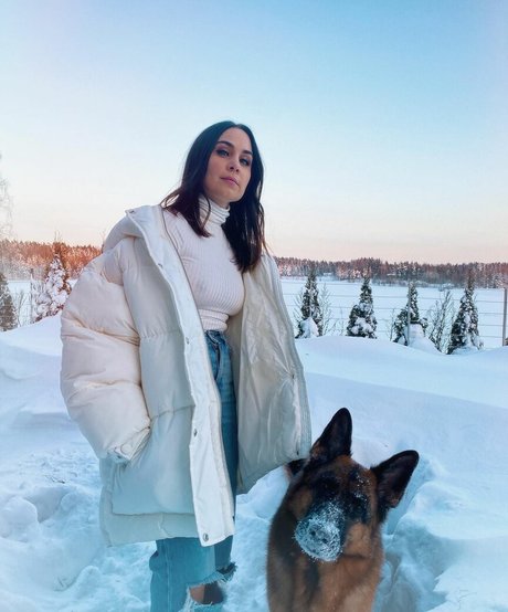 Anna Abreu model nude pic