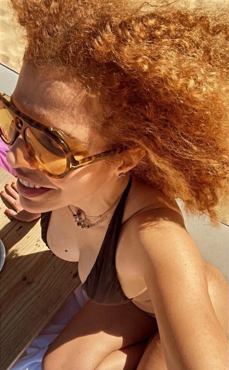 Vanessa Da Mata adult model img