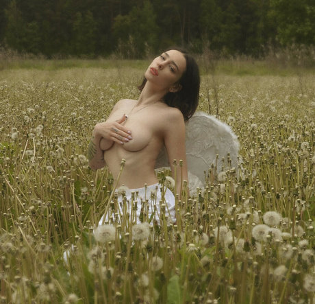 Kit Lilith beautiful star img