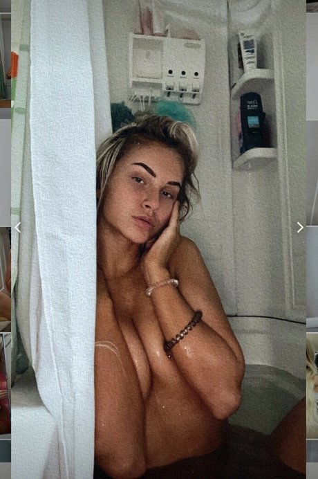 Ashtonnbushh model naked galleries