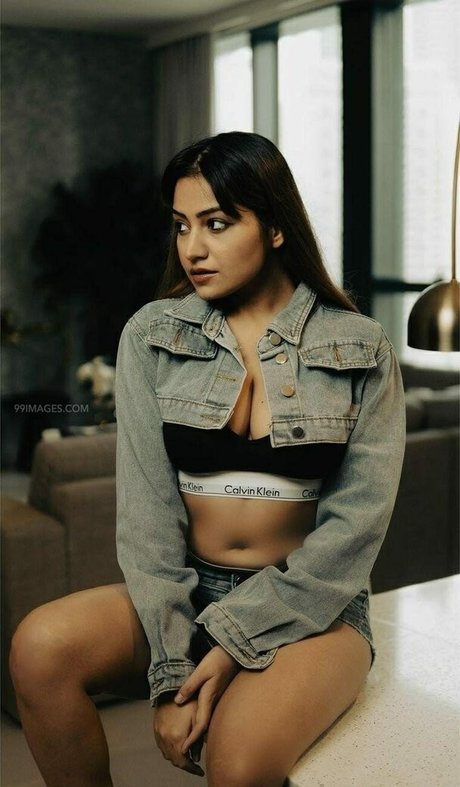Simran Kaur Hundal erotic model photo