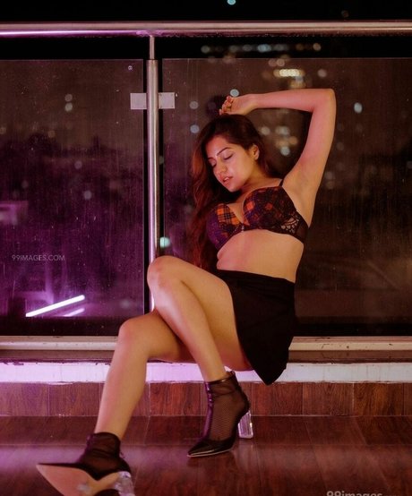 Simran Kaur Hundal star images