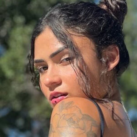 Ahlaninha porn model photo