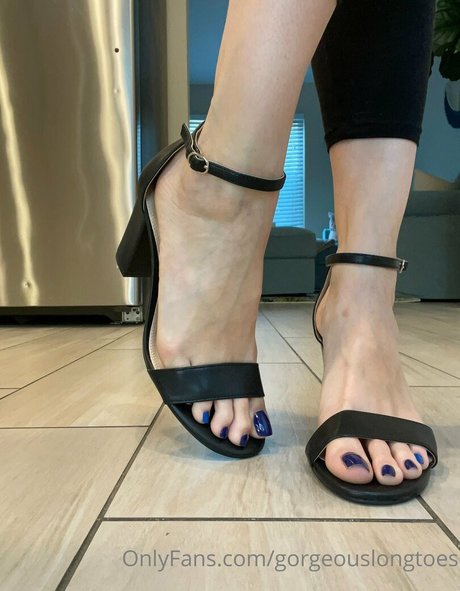 gorgeouslongtoes exclusive model image