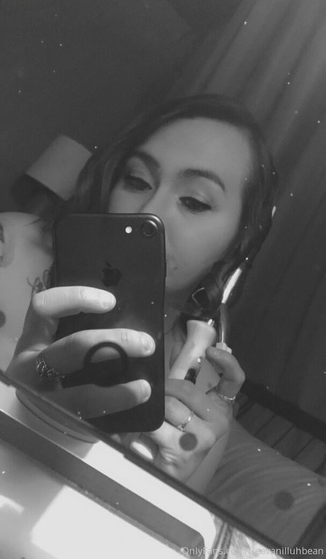 freevanilluhbean nude model photo