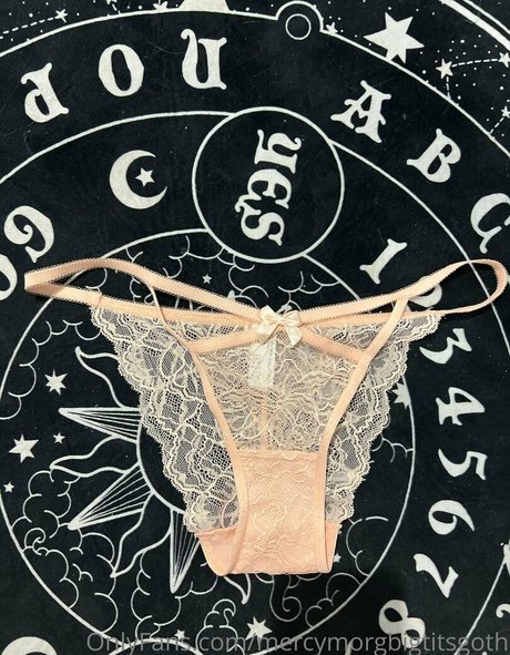 mercymorgbigtitsgoth free pornstar pictures