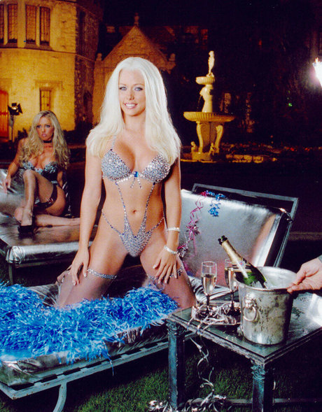 Kendra Wilkinson nude star pic