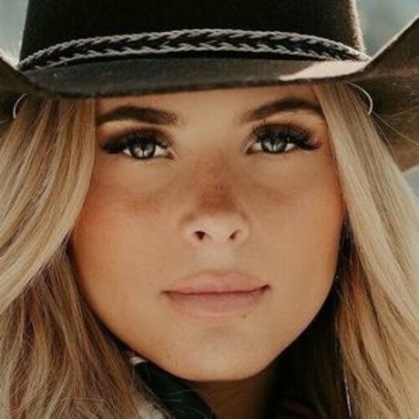 Chloe Trujillo model adult images