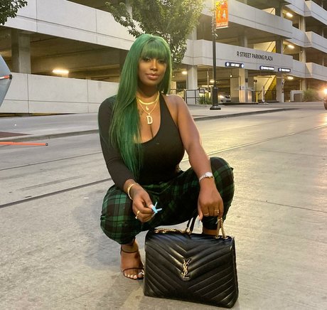 NonnieBaby Quick model image