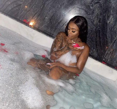 NonnieBaby xxx actress photo