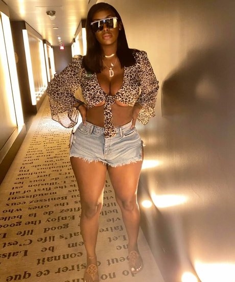 NonnieBaby model erotic gallery